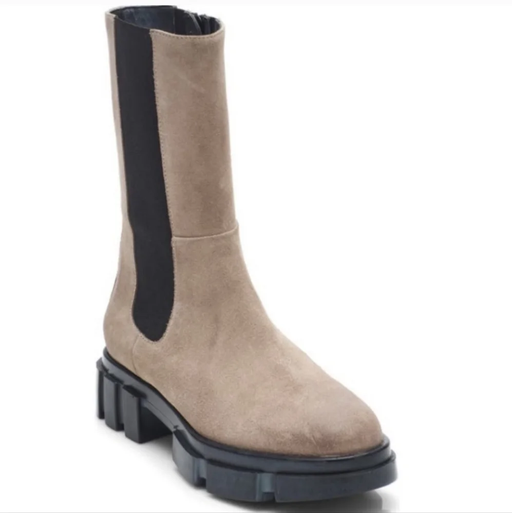 Free People Brooks Lug Chelsea Boots. Size 39 - US 9, NIB - Picture 3 of 16